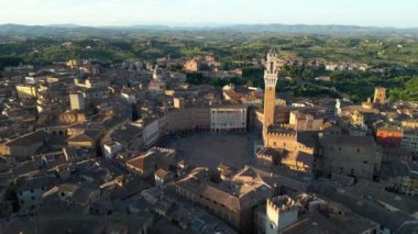 Günbatımında Siena, Piazza del Campo, Palazzo Pubblico, ve Torre del Mangia, Toskana, İtalya
