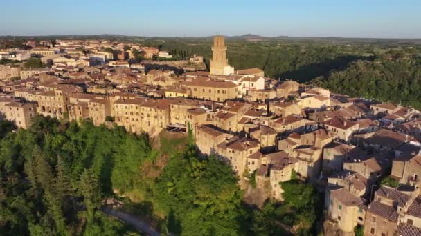 Luftaufnahme Der Mittelalterlichen Stadt Pitigliano Bei Sonnenuntergang Der Provinz Grosseto — Stockvideo