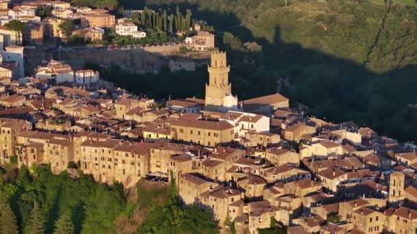 Pitigliano Katedralen Flygfoto Vid Solnedgången Historisk Medeltida Stad Provinsen Grosseto — Stockvideo
