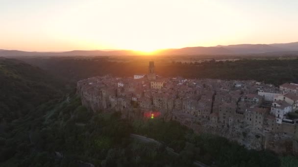 Katedra Pitigliano Widok Lotu Ptaka Zachodzie Słońca Zabytkowe Średniowieczne Miasto — Wideo stockowe