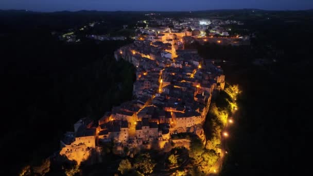 夜のピトリガーノの中世の町 トスカーナ イタリアのグロセト県の空中ビュー — ストック動画