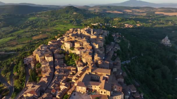Estableciendo Vista Aérea Del Pueblo Medieval Montepulciano Toscana Italia — Vídeos de Stock