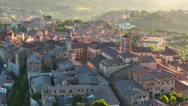 Flygfoto Över Montepulciano Vid Soluppgången Medeltida Arkitektur Majestätisk Katedral Och — Stockvideo