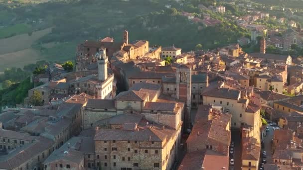 Luchtfoto Van Montepulciano Italië Bij Zonsopgang Met Zijn Iconische Kathedraal — Stockvideo