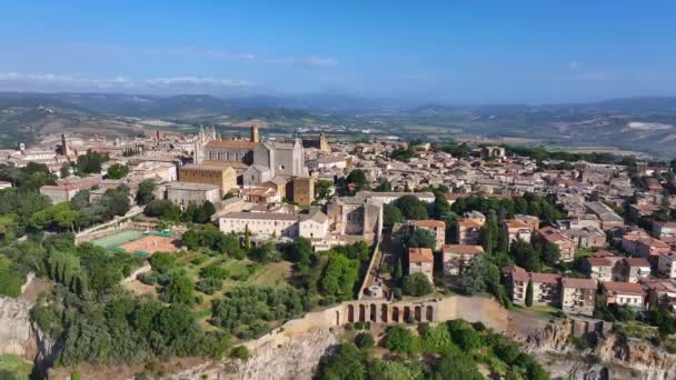 Widok Lotu Ptaka Starożytne Etruskie Miasto Orvieto Słoneczny Dzień Błękitnym — Wideo stockowe