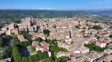 Orvieto şehrinin hava manzarası ufuk çizgisi, Umbria, İtalya