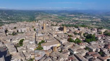 Orvieto tarihi tepe Eski kasaba, şehrin ortaçağ duvarları ve kuleleri, Umbria, İtalya