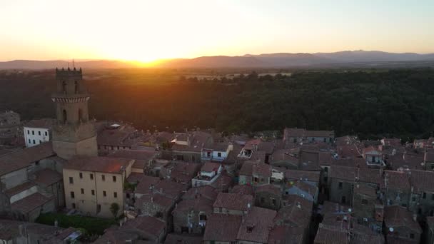 Charmig Gammal Stad Med Klocktorn Mountaintop Flygfoto Pitigliano Grosseto Toscana — Stockvideo