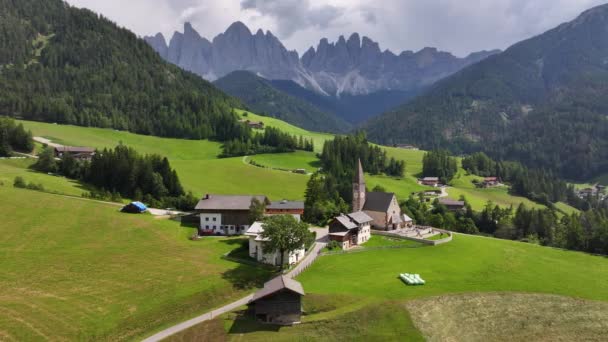 Aerial View Magdalena Church Funes Valley Puez Odle Nature Park — Stock Video