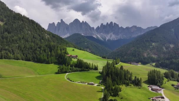 Dolomitler Funes Valley Puez Odle Doğa Parkı Nın Yaz Manzarası — Stok video