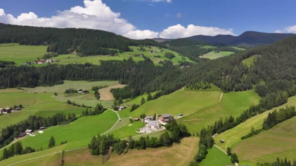 Dolomitler Funes Valley Deki Magdalena Kilisesi Puez Odle Doğa Parkı — Stok video