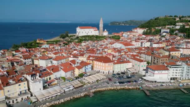 Luchtfoto Van Piran Stad Adriatische Kust Een Heldere Zomerdag Slovenië — Stockvideo