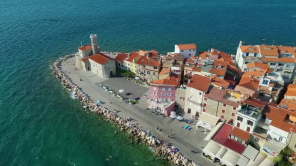 Vista Aérea Ciudad Piran Costa Adriática Día Verano Mediterráneo Eslovenia — Vídeos de Stock