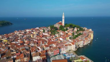 Hırvatistan 'ın tarihi manzarası, Eski Rovinj Kasabası ve Aziz Euphemia Kilisesi, Hırvatistan, Adriyatik kıyısındaki güzel tarihi kent