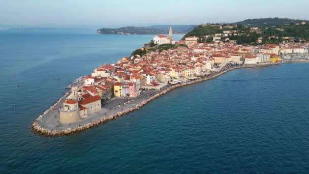 Luftaufnahme Der Stadt Piran Herrliche Sommerszene Der Slowenischen Adriaküste Mit — Stockvideo