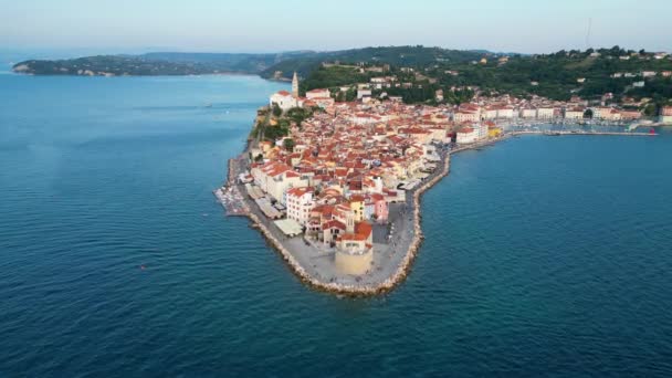 Luftaufnahme Der Stadt Piran Herrliche Sommerszene Der Slowenischen Adriaküste Venezianische — Stockvideo