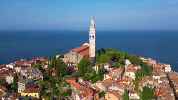 Uitzicht Vanuit Lucht Kroatische Bezienswaardigheid Oude Stad Rovinj Kerk Van — Stockvideo