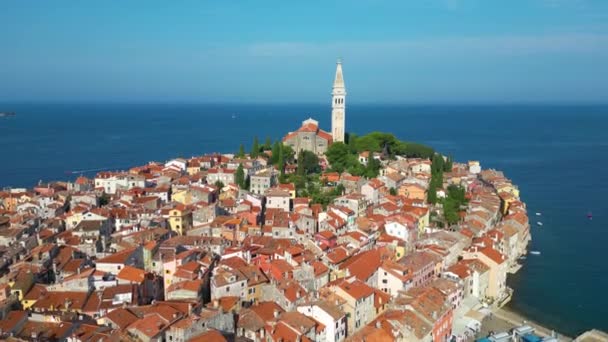 Uitzicht Vanuit Lucht Kroatische Bezienswaardigheid Oude Stad Rovinj Kerk Van — Stockvideo