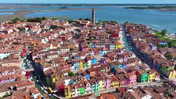 Fotografia Orbital Aérea Ilha Burano Casas Coloridas Igreja Saint Martin — Vídeo de Stock