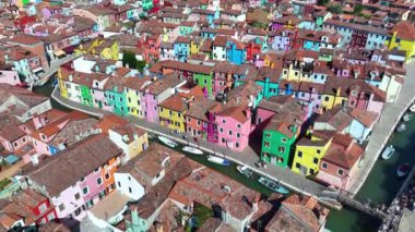 Burano Adası, Venedik, canlı evlerin hava perspektifi, Veneto Bölgesi, İtalya