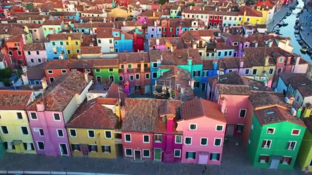Casas Coloridas Isla Burano Cerca Venecia Véneto Italia Canales Calles — Vídeo de stock