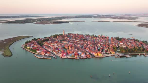 Vista Aérea Isla Burano Atardecer Hora Dorada Venecia Italia — Vídeo de stock