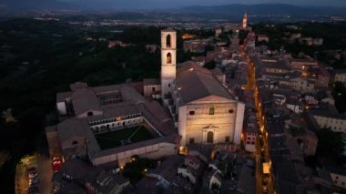 İtalya 'nın Umbria kentinin başkenti Perugia şehrindeki Basilica di San Domenico' nun hava yörüngesindeki görüntüsü.