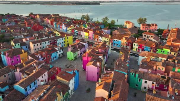 Sonnenaufgangsaufnahme Der Bunten Häuser Auf Der Insel Burano Der Venezianischen — Stockvideo