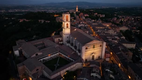上からサンデメニコバシリカ ペルージャの夜 ウンブリア イタリア — ストック動画