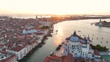 Venedik şehrinin gündoğumu, Grand Canal, Santa Maria della Salute, Saint Marks Meydanı, Venedik Lagünü, İtalya