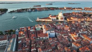 Venedik, Venedik, Basilica, Büyük Kanal, Punta della Dogana üçgen şekilli mimari, Venedik Gölünün kalbinde, İtalya