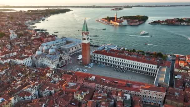 Golden Hour Venice City Skyline Featuring Marks Square Doges Palace — Stock Video