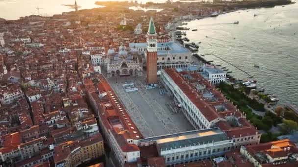 Αεροφωτογραφία Της Εμβληματικής Πλατείας Του Αγίου Μάρκου Στη Βενετία Της — Αρχείο Βίντεο