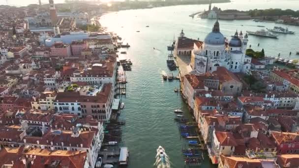 Vista Aérea Grande Canal Veneza Nascer Sol Basílica Santa Maria — Vídeo de Stock