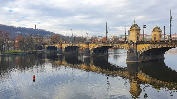 Puente Carlos Karlov Más Sobre Río Moldava Praga República Checa —  Fotos de Stock