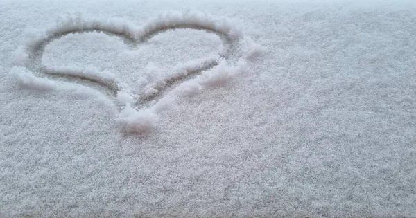 Kształt Serca Pisanie Czystym Białym Śniegu Ulicy Romans Zimowy Pierwszy — Zdjęcie stockowe