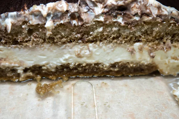 自制的提拉米苏菜谱 半切盘蛋糕 看到提拉米苏甜点层 在家做饭 — 图库照片