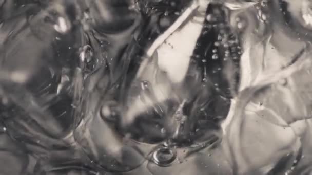 Închiderea Cuburilor Gheață Într Pahar Mic Gheața Într Pahar Transparent — Videoclip de stoc