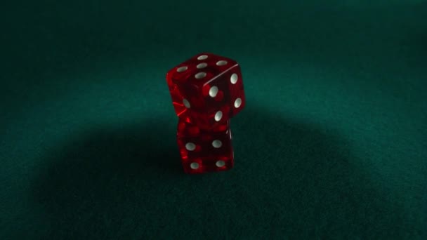 Dés Poker Rouge Une Paire Dés Jetés Sur Une Table — Video