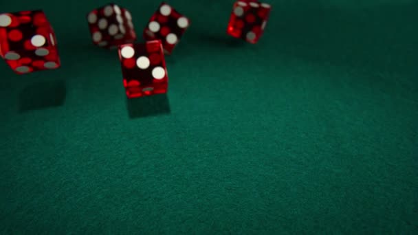 Zaruri Poker Roșu Pereche Zaruri Aruncate Masă Zaruri Sau Zaruri — Videoclip de stoc