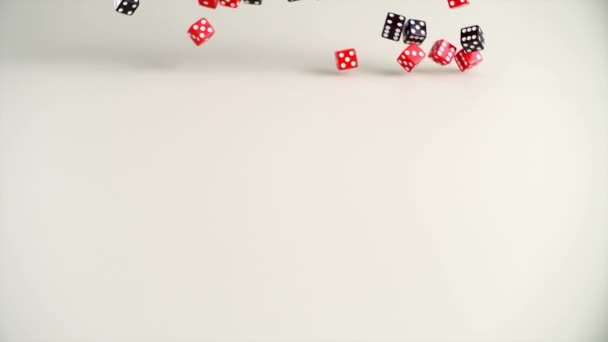 Zaruri Poker Roșu Pereche Zaruri Aruncate Masă Zaruri Sau Zaruri — Videoclip de stoc