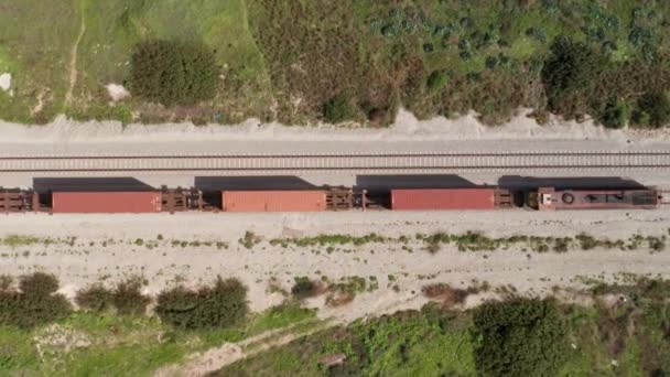 Frachtcontainer Auf Der Eisenbahn Intermodaler Container Einem Eisenbahnwaggon Transport Von — Stockvideo