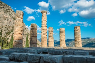 Arkeolojik alan. Colomonlar ve antik taşlar.