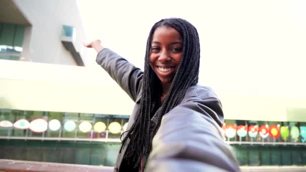 Pov Screen View One African American Young Woman Braids Smiling — Stock videók