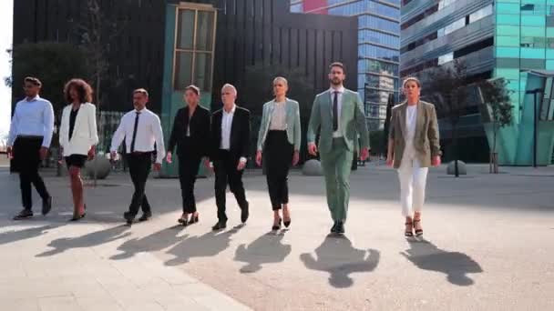 Movimiento Lento Gran Grupo Equipo Gente Negocios Caminando Juntos Con — Vídeos de Stock