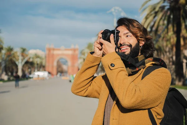 Happy Tourist Photographer Smiling Shooting Photo Barcelona Street Young Traveler — Stock Photo, Image