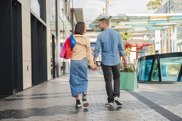 Back View Young Couple Shopping Mall Carrying Paper Bags Hands — Stock Photo, Image