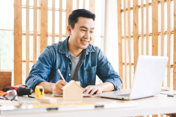 Middle Age Adult Southeast Asian Man Carpenter Job Concept Using — Stockfoto
