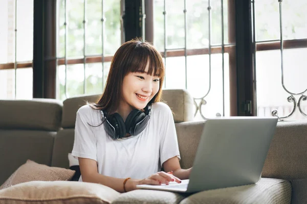 College Student Girl Study Online Stay Home Social Distancing New — Stockfoto