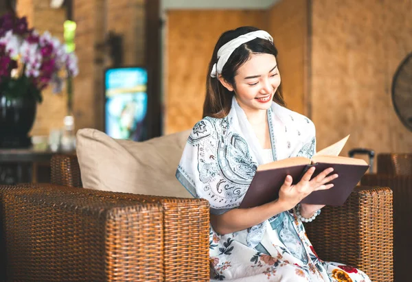 Young Asian Happy Woman Solo Traveler Reading Book She Sit — Stock Photo, Image